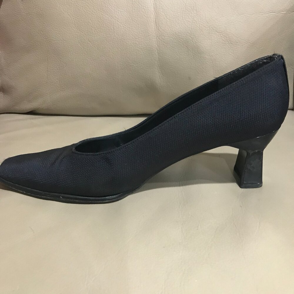 Stuart Weitzman shoes (Size: 8N)